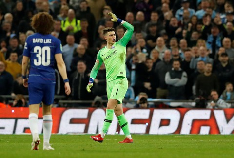 Thủ môn Kepa và HLV Sarri nói gì về tình huống thay người? - Ảnh 2. Thủ môn Kepa và HLV Sarri nói gì về tình huống thay người? - Ảnh 2.