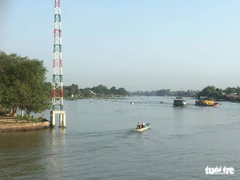 Cha bị thương, ráng cứu con 5 tuổi trước khi chìm mất tích - Ảnh 1. Cha bị thương, ráng cứu con 5 tuổi trước khi chìm mất tích - Ảnh 1.