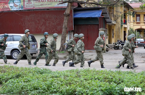 Chó nghiệp vụ, kiểm soát quân sự phong tỏa ga Đồng Đăng - Ảnh 4. Chó nghiệp vụ, kiểm soát quân sự phong tỏa ga Đồng Đăng - Ảnh 4.
