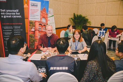 Triển lãm eduFairUK 2019: Cơ hội trúng iPhone Xs Max trong tầm tay - Ảnh 3. Triển lãm eduFairUK 2019: Cơ hội trúng iPhone Xs Max trong tầm tay - Ảnh 3.