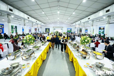 Việt Nam mở đại yến 40 món đãi 3.500 nhà báo - Ảnh 11. Việt Nam mở đại yến 40 món đãi 3.500 nhà báo - Ảnh 11.