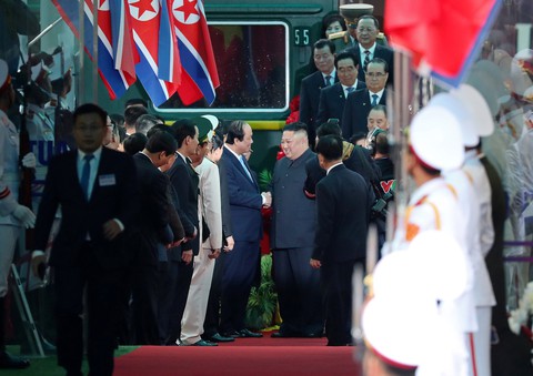Nhà lãnh đạo Triều Tiên tươi cười rạng rỡ khi đặt chân tới Đồng Đăng - Ảnh 3. Nhà lãnh đạo Triều Tiên tươi cười rạng rỡ khi đặt chân tới Đồng Đăng - Ảnh 3.