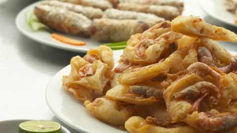 CNN gợi ý 5 món ăn đáng thử hơn cả phở khi đến Hà Nội - Ảnh 2. CNN gợi ý 5 món ăn đáng thử hơn cả phở khi đến Hà Nội - Ảnh 2.