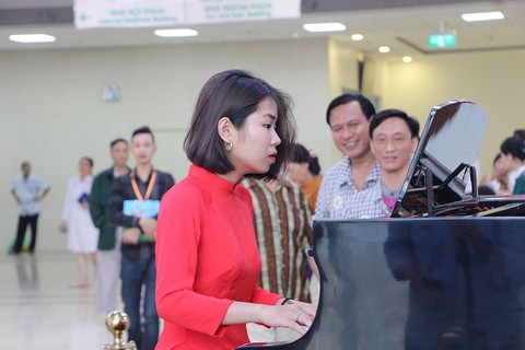 Tiếng dương cầm ở Bệnh viện 108 - Ảnh 5. Tiếng dương cầm ở Bệnh viện 108 - Ảnh 5.