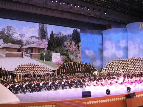 Việt Nam chiêu đãi ông Kim Jong Un quan họ, múa cung đình Huế... - Ảnh 3. Việt Nam chiêu đãi ông Kim Jong Un quan họ, múa cung đình Huế... - Ảnh 3.