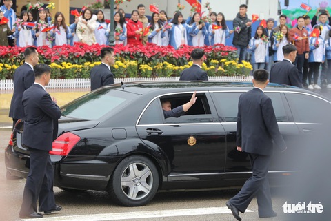 Chủ tịch Kim Jong Un nói gì khi đặt chân đến Việt Nam? - Ảnh 5. Chủ tịch Kim Jong Un nói gì khi đặt chân đến Việt Nam? - Ảnh 5.