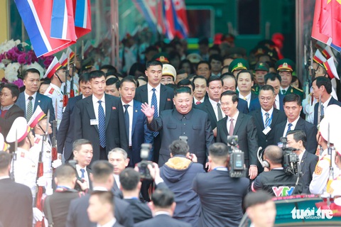 Chủ tịch Kim Jong Un nói gì khi đặt chân đến Việt Nam? - Ảnh 4. Chủ tịch Kim Jong Un nói gì khi đặt chân đến Việt Nam? - Ảnh 4.
