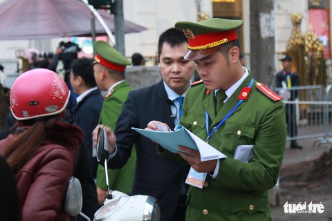 An ninh siết chặt tại Hà Nội chờ đón ông Kim Jong Un - Ảnh 10. An ninh siết chặt tại Hà Nội chờ đón ông Kim Jong Un - Ảnh 10.