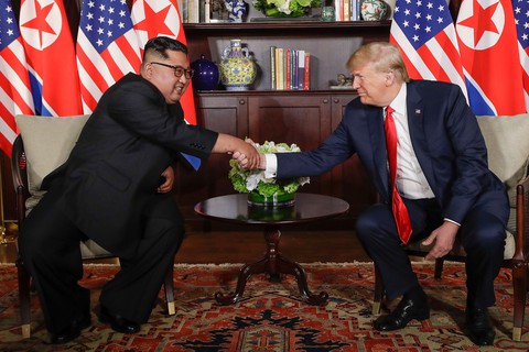 Nhà Trắng: Ông Trump sẽ gặp riêng ông Kim Jong Un chiều 27-2 - Ảnh 1. Nhà Trắng: Ông Trump sẽ gặp riêng ông Kim Jong Un chiều 27-2 - Ảnh 1.
