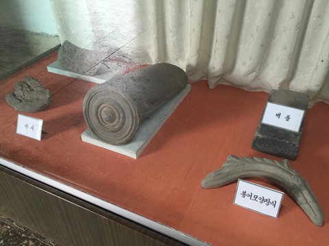 Phóng viên Tuổi Trẻ vãn cảnh chùa cổ ngàn năm ở Triều Tiên - Ảnh 3. Phóng viên Tuổi Trẻ vãn cảnh chùa cổ ngàn năm ở Triều Tiên - Ảnh 3.