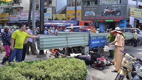Gian nan hạn chế xe ba gác - Ảnh 1. Gian nan hạn chế xe ba gác - Ảnh 1.