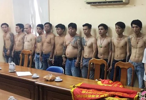 Bắt băng nhóm dàn cảnh trộm 1.000 điện thoại của khách mua dâm - Ảnh 1.