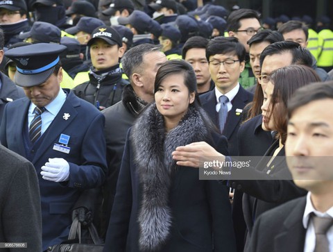 Nữ ca sĩ quyền lực nhất Triều Tiên thích thú khi ăn... ớt Việt Nam - Ảnh 4. Nữ ca sĩ quyền lực nhất Triều Tiên thích thú khi ăn... ớt Việt Nam - Ảnh 4.