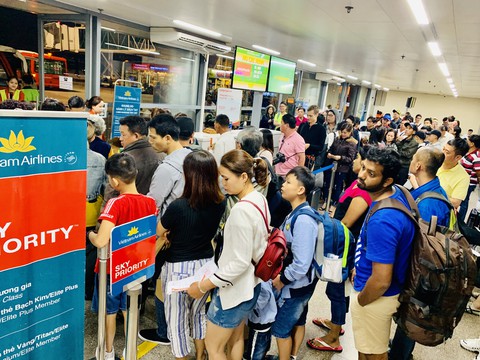 Vietnam Airlines mở bán 70.000 vé máy bay Tết Canh Tý - Ảnh 1. Vietnam Airlines mở bán 70.000 vé máy bay Tết Canh Tý - Ảnh 1.
