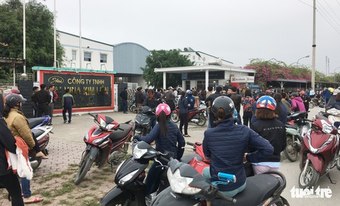 Tăng lương nhưng cắt phụ cấp, hơn 3.000 công nhân nghỉ việc - Ảnh 1. Tăng lương nhưng cắt phụ cấp, hơn 3.000 công nhân nghỉ việc - Ảnh 1.