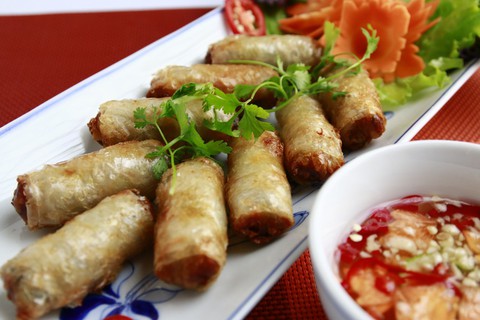 Thủ tướng Nguyễn Xuân Phúc thết Tổng thống Trump món chả giò tôm thịt - Ảnh 2. Thủ tướng Nguyễn Xuân Phúc thết Tổng thống Trump món chả giò tôm thịt - Ảnh 2.