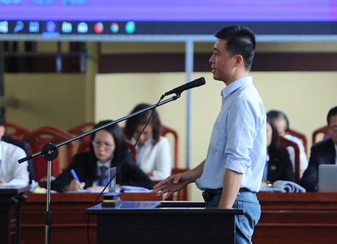 Hai ông trùm đường dây đánh bạc ngàn tỉ tiếp tục hầu tòa ngày 5-3 - Ảnh 2. Hai ông trùm đường dây đánh bạc ngàn tỉ tiếp tục hầu tòa ngày 5-3 - Ảnh 2.