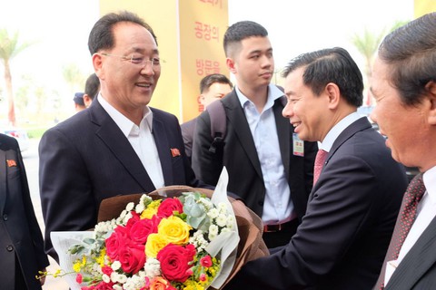 Phái đoàn Triều Tiên thăm tập đoàn Vingroup tại Hải Phòng - Ảnh 3. Phái đoàn Triều Tiên thăm tập đoàn Vingroup tại Hải Phòng - Ảnh 3.