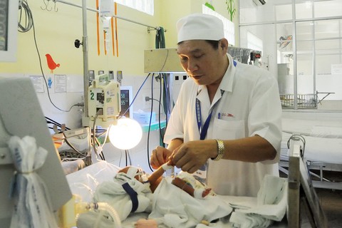 Vui nhất khi bệnh nhân khỏi bệnh - Ảnh 1. Vui nhất khi bệnh nhân khỏi bệnh - Ảnh 1.