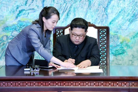Bí ẩn cô em gái của ông Kim Jong Un - Ảnh 6. Bí ẩn cô em gái của ông Kim Jong Un - Ảnh 6.