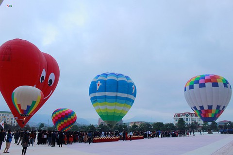 Tổ chức Lễ hội Khinh khí cầu quốc tế Huế 2019 - Ảnh 1. Tổ chức Lễ hội Khinh khí cầu quốc tế Huế 2019 - Ảnh 1.