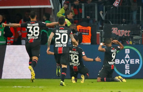Thua Leverkusen, Bayern Munich bị Dortmund gia tăng khoảng cách - Ảnh 1. Thua Leverkusen, Bayern Munich bị Dortmund gia tăng khoảng cách - Ảnh 1.