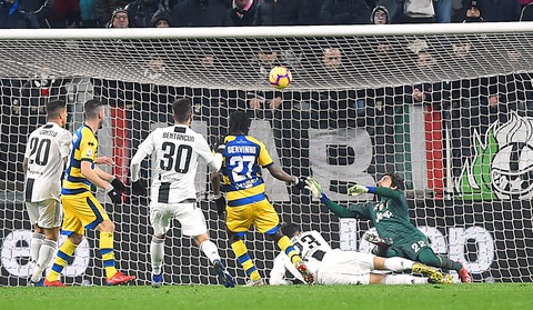 Ronaldo lập cú đúp, Juventus vẫn bị Parma cầm chân - Ảnh 1. Ronaldo lập cú đúp, Juventus vẫn bị Parma cầm chân - Ảnh 1.