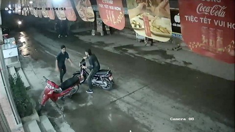 Đã bắt được nghi phạm cứa cổ lái xe taxi ở Mỹ Đình - Ảnh 2. Đã bắt được nghi phạm cứa cổ lái xe taxi ở Mỹ Đình - Ảnh 2.