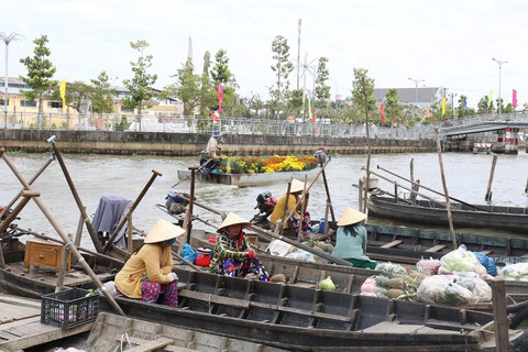 Rộn ràng chợ nổi Ngã Năm ngày 29 Tết - Ảnh 13. Rộn ràng chợ nổi Ngã Năm ngày 29 Tết - Ảnh 13.