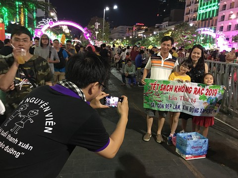 Băngrôn dễ thương nhất đường hoa Nguyễn Huệ 14 cái tết... - Ảnh 2. Băngrôn dễ thương nhất đường hoa Nguyễn Huệ 14 cái tết... - Ảnh 2.