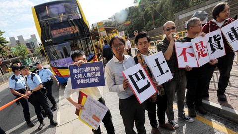 Người Hong Kong giận dữ xua đuổi du khách Trung Quốc - Ảnh 2. Người Hong Kong giận dữ xua đuổi du khách Trung Quốc - Ảnh 2.