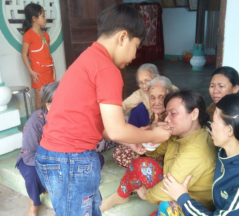 Nhân viên bán xăng bị cướp sát hại: Tang tóc ngày 30 Tết - Ảnh 3. Nhân viên bán xăng bị cướp sát hại: Tang tóc ngày 30 Tết - Ảnh 3.