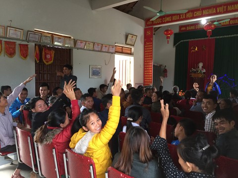 Ngôi làng vùng cao chào cờ, hát Quốc ca sáng Mùng 1 Tết - Ảnh 3. Ngôi làng vùng cao chào cờ, hát Quốc ca sáng Mùng 1 Tết - Ảnh 3.
