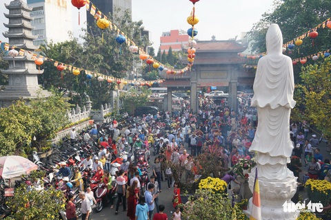 Thành phố ngày đầu năm với những nút giao thông... yên bình - Ảnh 5. Thành phố ngày đầu năm với những nút giao thông... yên bình - Ảnh 5.