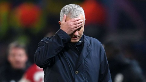 HLV Mourinho đóng 2,2 triệu euro để không ngồi tù 12 tháng - Ảnh 1. HLV Mourinho đóng 2,2 triệu euro để không ngồi tù 12 tháng - Ảnh 1.