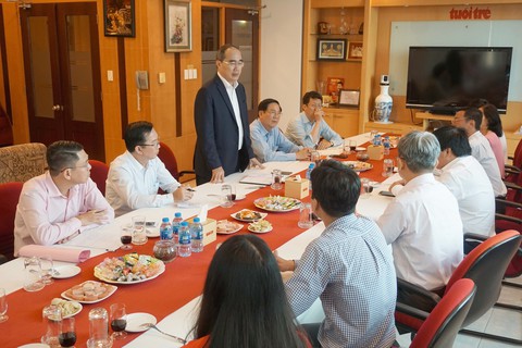 Bí thư Thành ủy TP.HCM Nguyễn Thiện Nhân thăm, chúc tết báo Tuổi Trẻ - Ảnh 1. Bí thư Thành ủy TP.HCM Nguyễn Thiện Nhân thăm, chúc tết báo Tuổi Trẻ - Ảnh 1.