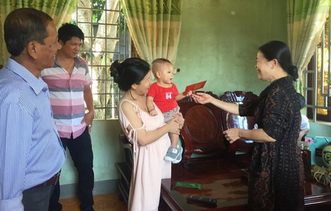 Tôi năn nỉ họ hàng: Lì xì con tôi ít thôi - Ảnh 1. Tôi năn nỉ họ hàng: Lì xì con tôi ít thôi - Ảnh 1.