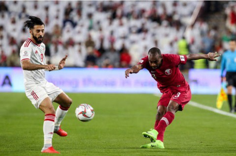 Cổ động viên người Anh bị UAE bắt vì mặc áo tuyển Qatar tại Asian Cup 2019 - Ảnh 2. Cổ động viên người Anh bị UAE bắt vì mặc áo tuyển Qatar tại Asian Cup 2019 - Ảnh 2.