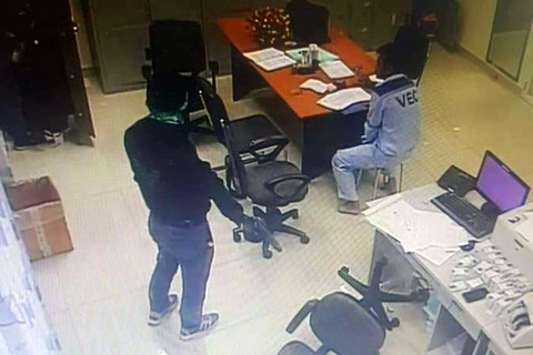 Hai tên cướp tiền ở trạm thu phí Dầu Giây chỉ hành sự trong 6 phút - Ảnh 1. Hai tên cướp tiền ở trạm thu phí Dầu Giây chỉ hành sự trong 6 phút - Ảnh 1.