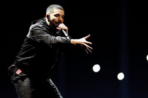Drake có ngang tầm Michael Jackson? - Ảnh 4. Drake có ngang tầm Michael Jackson? - Ảnh 4.