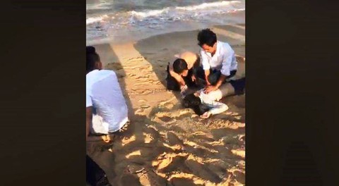 9 thanh thiếu niên rủ tắm biển, 4 chết đuối, 2 mất tích - Ảnh 1. 9 thanh thiếu niên rủ tắm biển, 4 chết đuối, 2 mất tích - Ảnh 1.