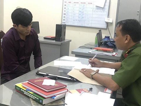 Hai nghi phạm cướp 2,2 tỉ đồng là nhân viên cũ trạm thu phí - Ảnh 3. Hai nghi phạm cướp 2,2 tỉ đồng là nhân viên cũ trạm thu phí - Ảnh 3.