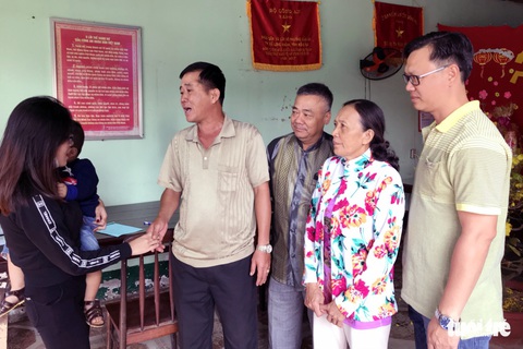 Người đàn ông đi ôtô tát phụ nữ chở con nhỏ lên tiếng xin lỗi - Ảnh 2. Người đàn ông đi ôtô tát phụ nữ chở con nhỏ lên tiếng xin lỗi - Ảnh 2.
