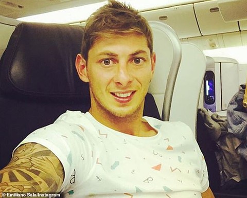 Cảnh sát xác nhận thi thể trên máy bay là Emiliano Sala - Ảnh 1. Cảnh sát xác nhận thi thể trên máy bay là Emiliano Sala - Ảnh 1.