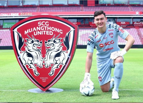 HLV Muangthong United so sánh Đặng Văn Lâm với huyền thoại Oliver Kahn - Ảnh 1. HLV Muangthong United so sánh Đặng Văn Lâm với huyền thoại Oliver Kahn - Ảnh 1.