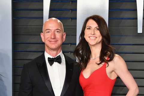 Tỉ phú Jeff Bezos bị dọa tung ảnh nhạy cảm ‘dưới thắt lưng’ - Ảnh 2. Tỉ phú Jeff Bezos bị dọa tung ảnh nhạy cảm ‘dưới thắt lưng’ - Ảnh 2.