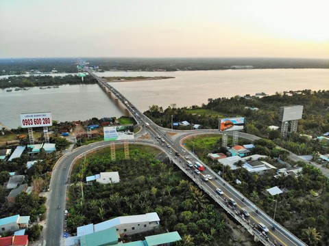 Dân miền Tây quay lại TP.HCM sớm, cầu Rạch Miễu quá tải - Ảnh 5. Dân miền Tây quay lại TP.HCM sớm, cầu Rạch Miễu quá tải - Ảnh 5.