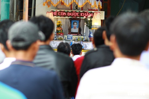 Thôn xóm u buồn tiễn đưa nhóm học sinh lớp 9 chết đuối - Ảnh 1. Thôn xóm u buồn tiễn đưa nhóm học sinh lớp 9 chết đuối - Ảnh 1.