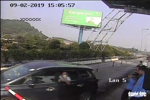 Làm rõ vụ đâm cọc tiêu ở trạm thu phí Bến Thủy - Ảnh 1. Làm rõ vụ đâm cọc tiêu ở trạm thu phí Bến Thủy - Ảnh 1.