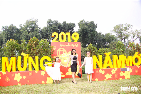Lạ mắt với vườn chong chóng rực rỡ ở Hoàng Thành Thăng Long - Ảnh 8. Lạ mắt với vườn chong chóng rực rỡ ở Hoàng Thành Thăng Long - Ảnh 8.